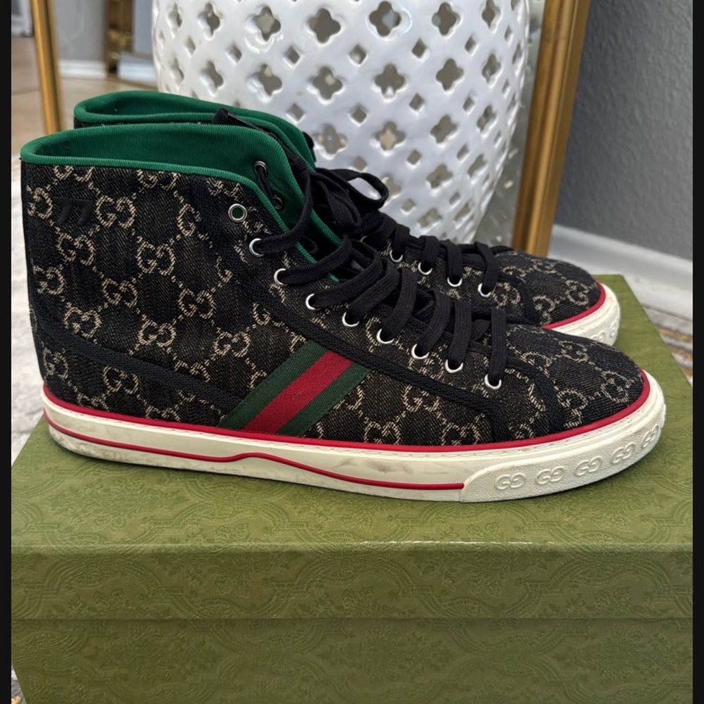 Gucci Black and Green Sneakers with Signature Style